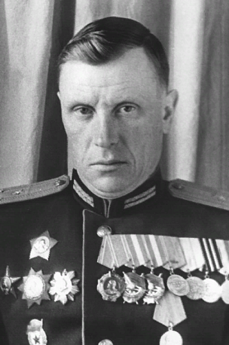 Михаил Павлович Леонов