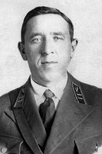 Михаил Трофимович Леонов