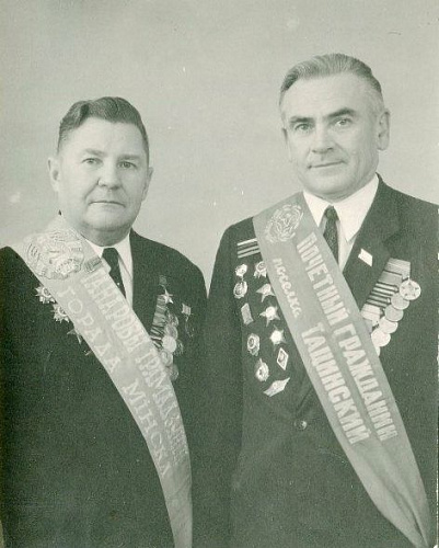 Борис Гордеевич Цимбалюк (На Снимке Справа)