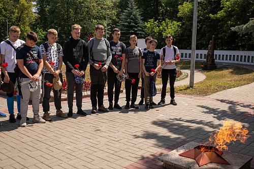 В Курске прошел пеший поход, приуроченный ко Дню памяти и скорби
